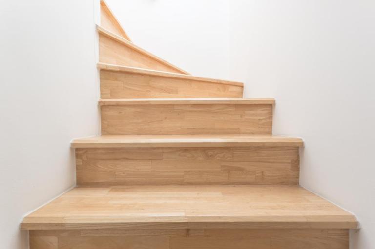 Recouvrir ou remplacer un escalier en bois près de Longuenesse ?
